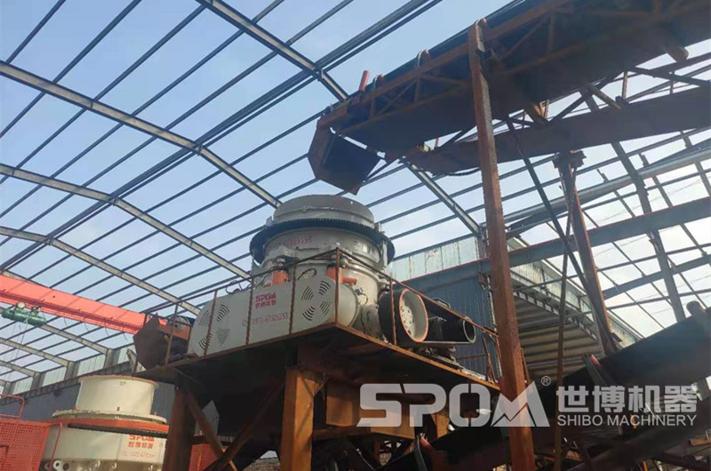 液压圆锥破碎机现场图